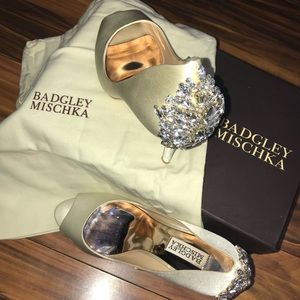Badgley Mischka Pump